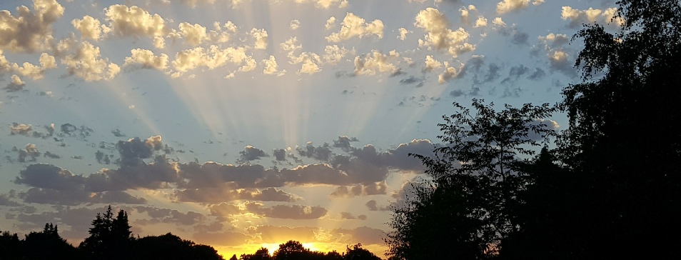 rays of sun through cloud